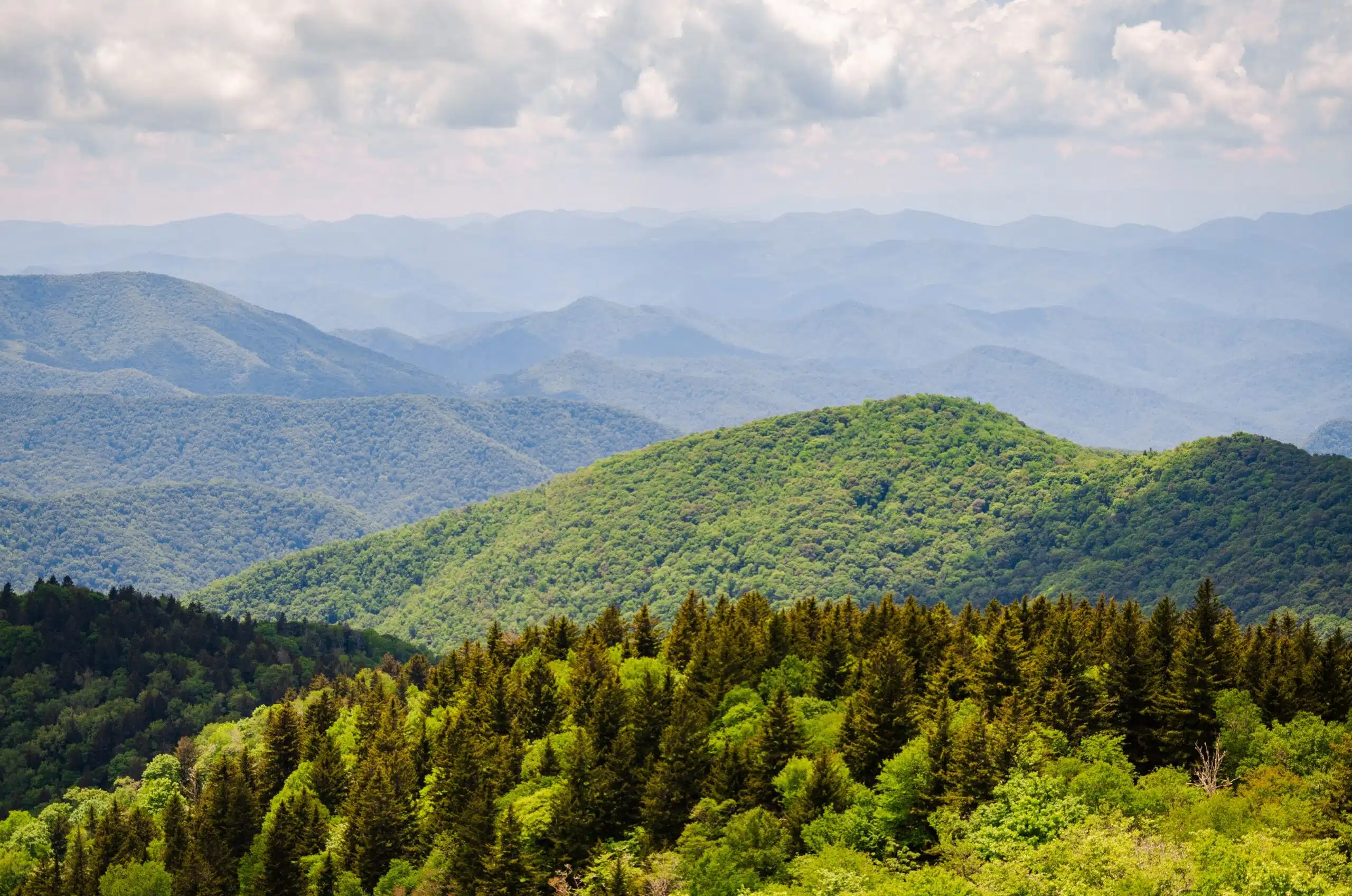 The Blue Ridge Parkway, Famous Road linking Shenandoah National Park to Great Smoky Mountains National Park