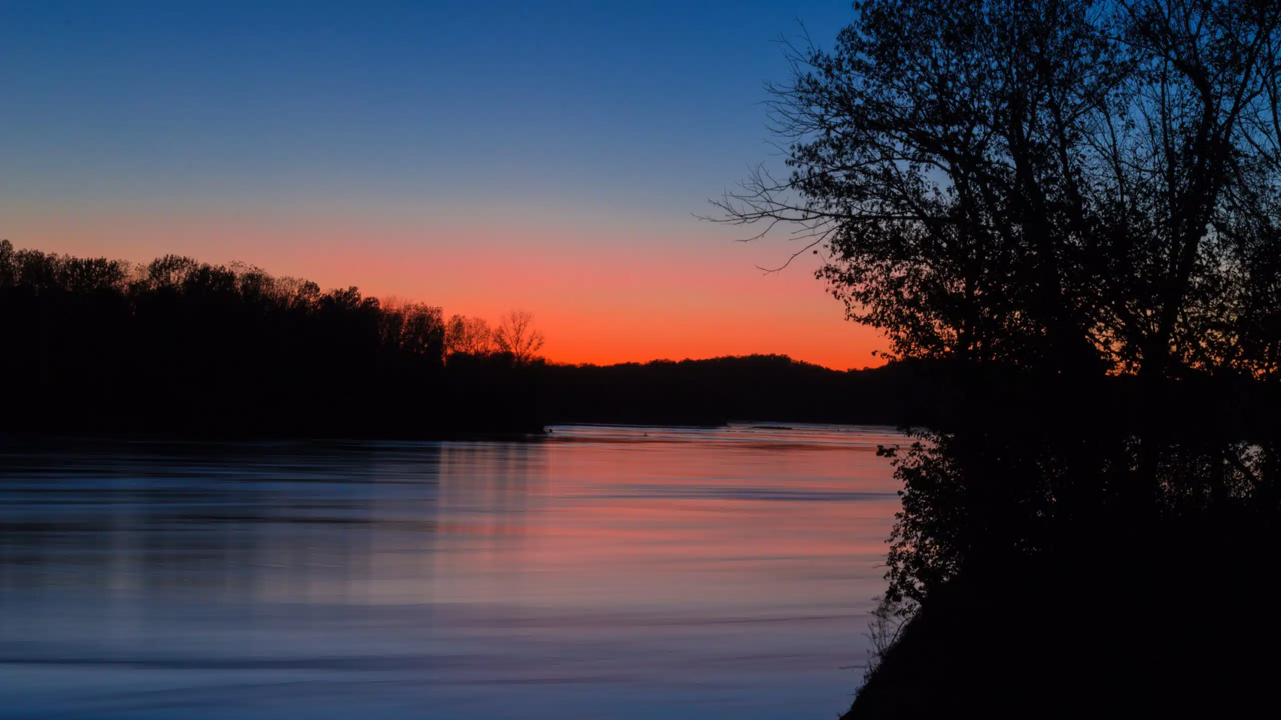 Long exposure, Missouri River at dusk